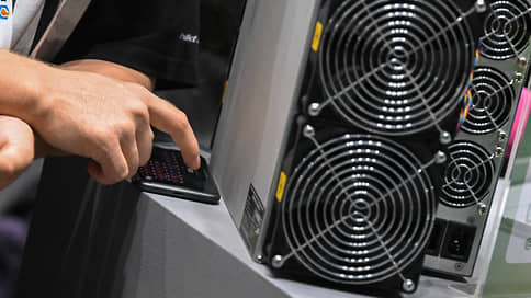 Приставы конфисковали майнинг-ферму в школе в Нефтеюганске