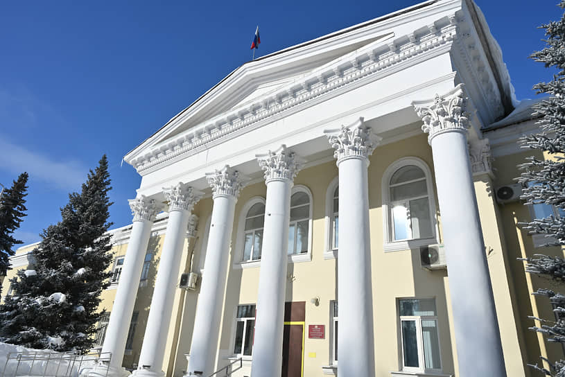 Здание администрации Режа