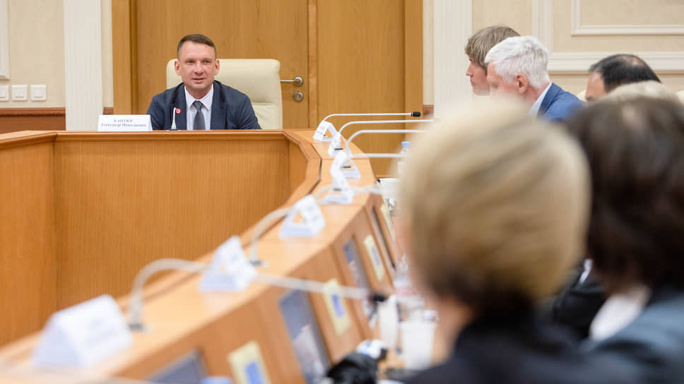 Александр Каптюг (в центре) пообещал устранить барьеры для бизнеса 