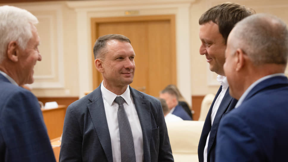 Александр Каптюг (в центре) пообещал устранить барьеры для бизнеса 