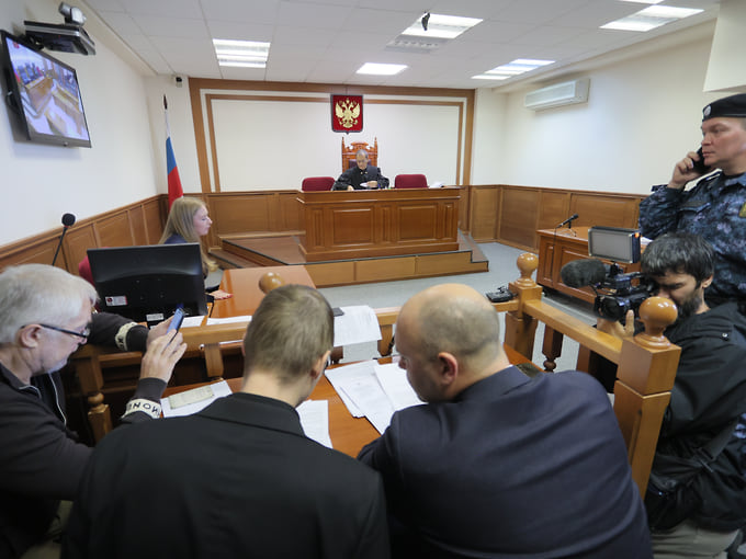 Рассмотрение иска ЛДПР о снятии партии «Яблоко» с выборов в Законодательное собрание Свердловской области в областном суде в Екатеринбурге
