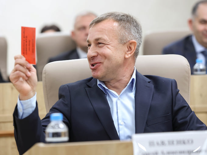 Дума Екатеринбурга отправила в отставку двух депутатов