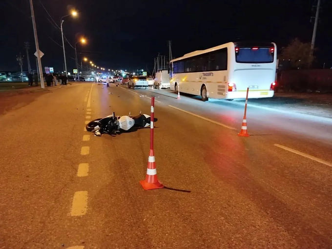 Мотоциклист сбил двух школьников и погиб под Тюменью