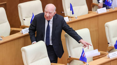 В свердловском заксобрании потребовали запретить курить новым депутатам