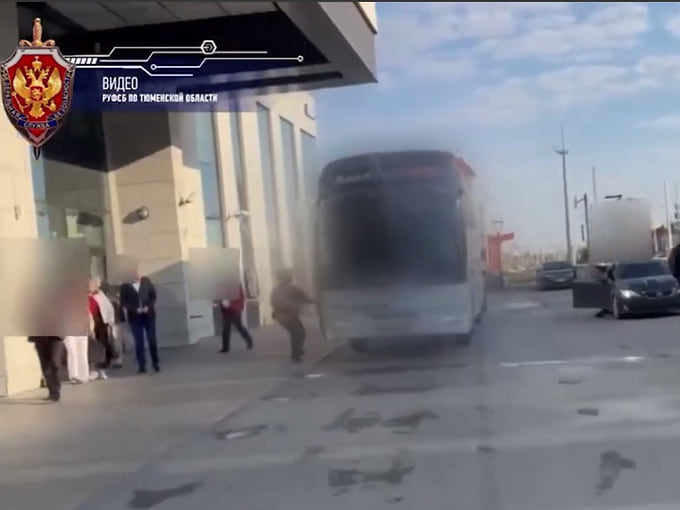 Ямалец задержан за трансляцию на экранах в автобусе террористических материалов