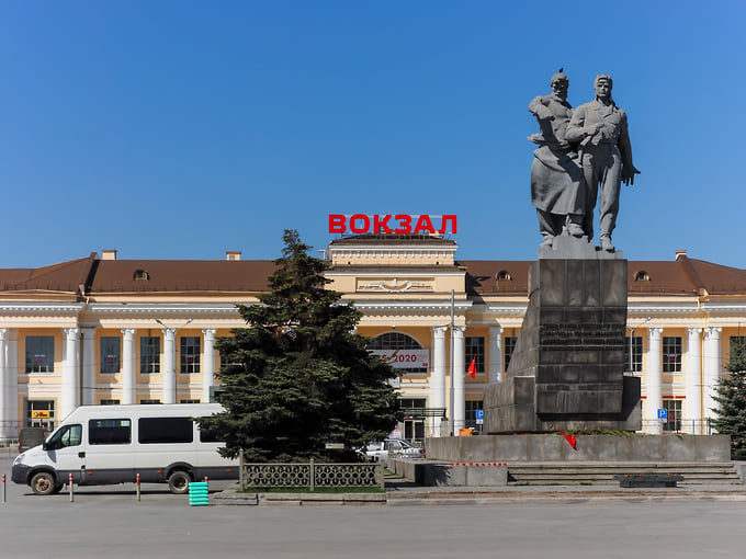 Благоустройство привокзальной площади в Екатеринбурге завершили на 93%