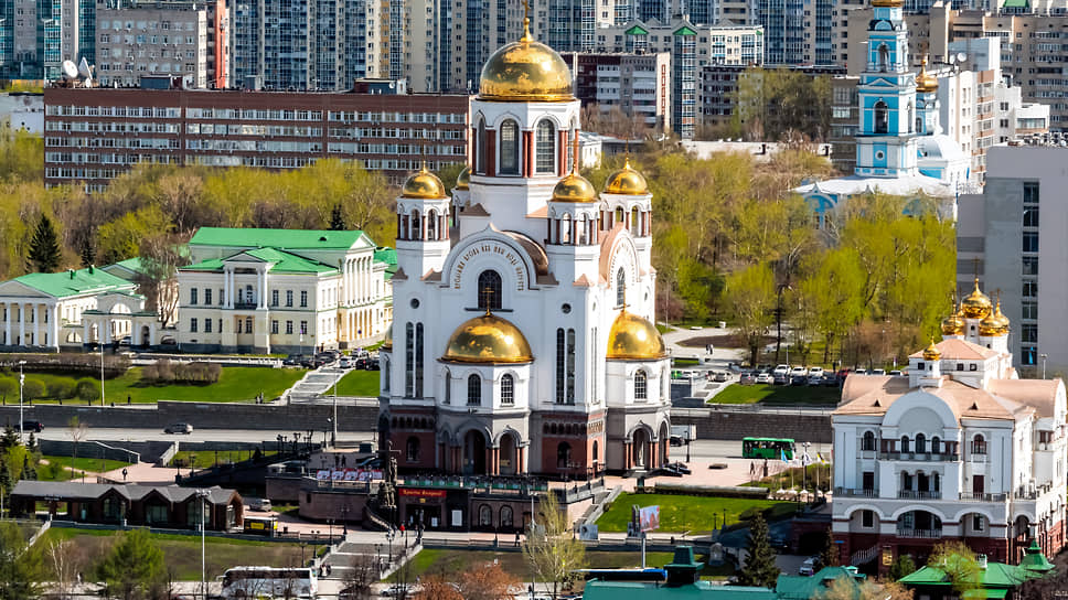 На месте, где стоял дом Ипатьева в 2003 году был построен Храм-на-Крови. Там же открыли Музей святой Царской Семьи
