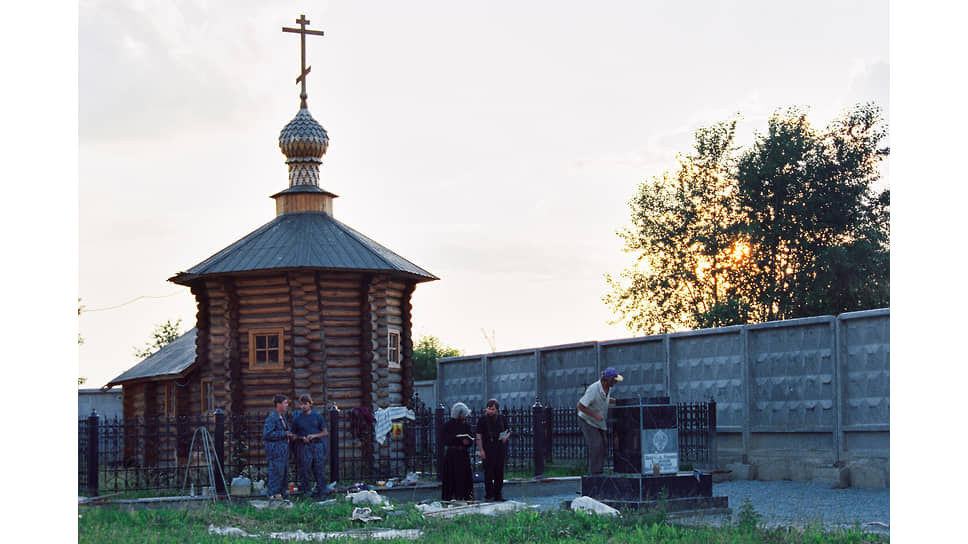 В 1977 году дом Ипатьева, в подвале которого расстреляли царя, снесли. Многие большевики были против демонтажа, но власти тогда опасались "нездорового интереса" со стороны иностранцев. В 90-е годы рядом с этим местом появилась часовня Святой Преподобномученицы Елизаветы.