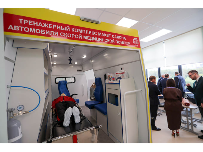 Макет салона автомобиля скорой помощи в медицинском кабинете одной из школ
