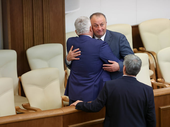 На первом заседании заксобрания Свердловской области были распределены руководящие посты