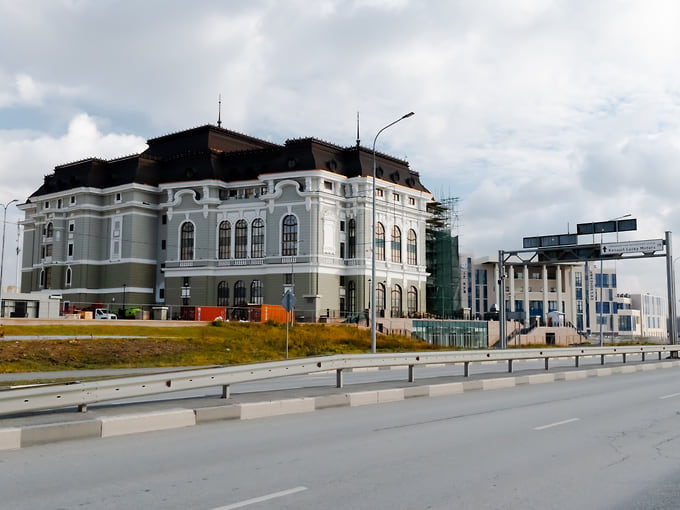 Здание универсального гастрольного театра Theatrum строится в Верхней Пышме