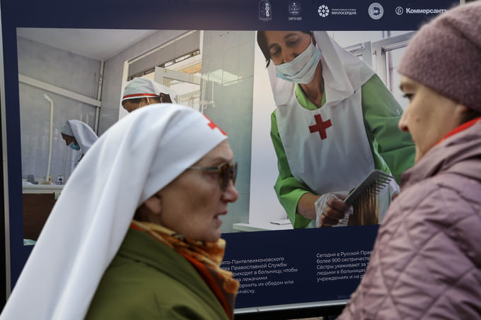 Торжественное открытие фотовыставки «Церковь помогает» в Екатеринбурге