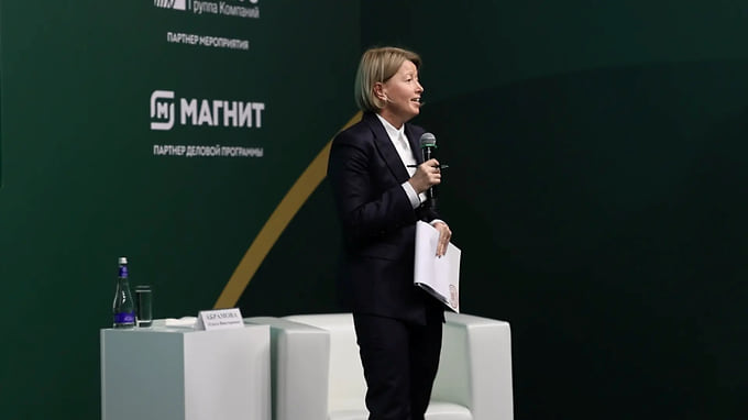 Врио главы Удмуртии, модератор дискуссии Ольга Абрамова