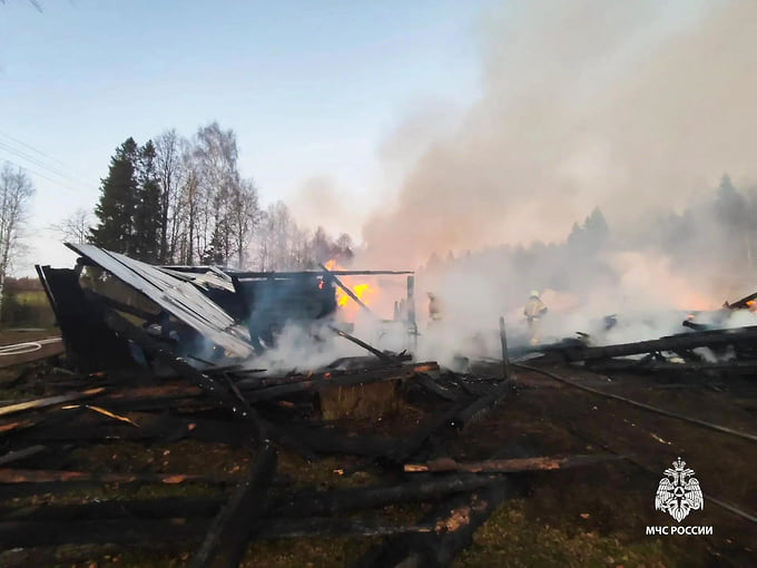 Семья с двумя детьми спаслась из горящего дома в Удмуртии