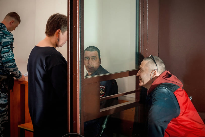Сам бывший градоначальник свою вину не признает и указывает, что все делал в рамках закона. Кадр сделан до вынесения приговора 