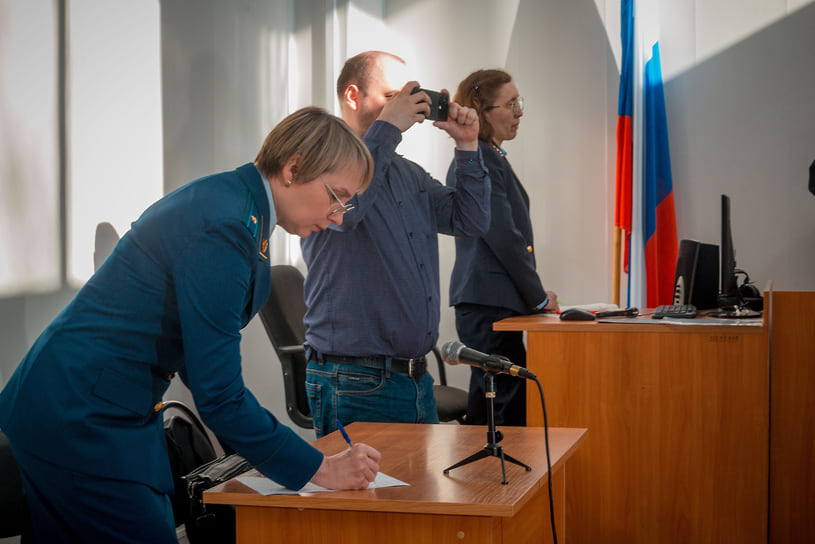 Во время прений гособвинитель запрашивал Олегу Бекмеметьеву шесть лет лишения свободы, Олегу Бушмакину и Николаю Пушину — по три года 
