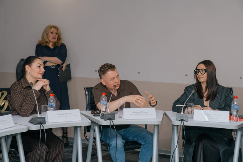 Евгения Злобина, Дмитрий Жуйков и председатель комитета по развитию креативных индустрий ТПП Удмуртии Светлана Троянова