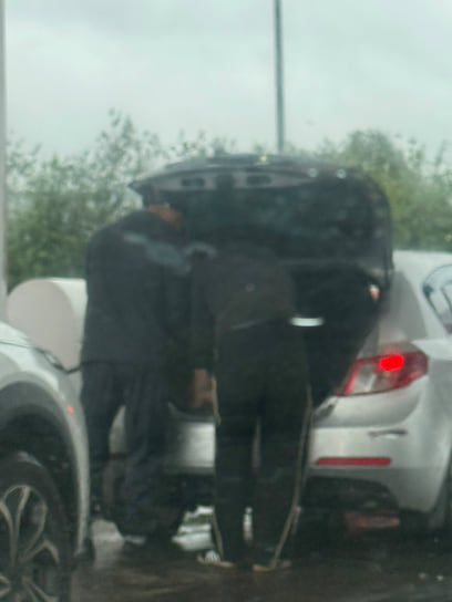 Водители приезжают на заправки с канистрами