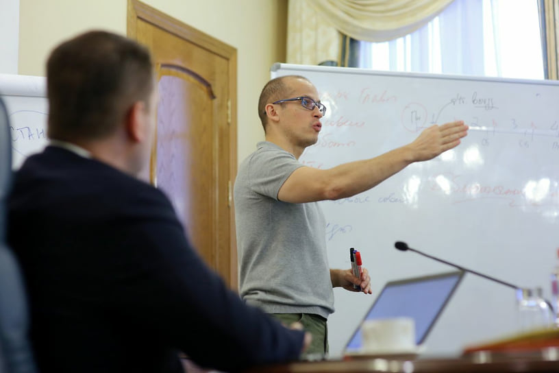 «Вот эти "местные царьки" (руководители муниципалитетов), сидящие на своих местах, уже совсем границы потеряли»