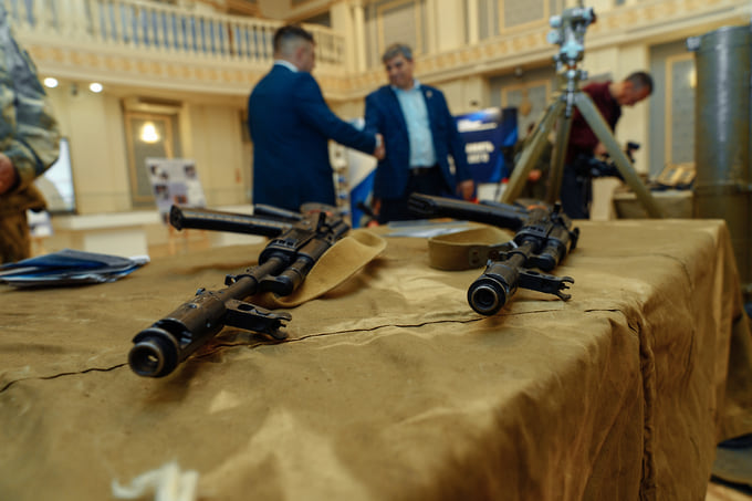 Ни одна военная выставка не обходится без АК