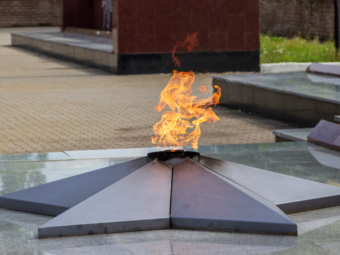 На жителя Ядрина, пытавшегося потушить Вечный огонь, завели уголовное дело
