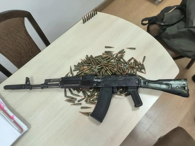 На Кубани мужчину задержали при попытке сбыта автомата и 275 патронов