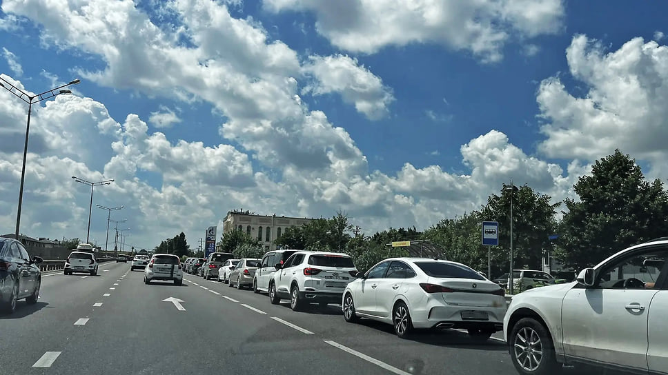 Очередь на заправку на Ейском шоссе