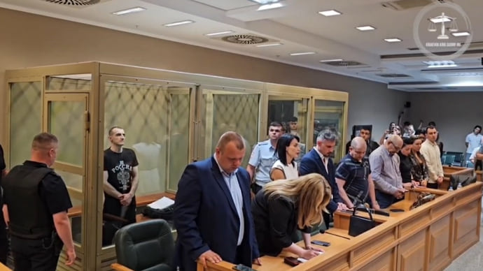 Пожизненное досталось одному