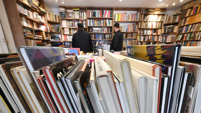 С книжного листа