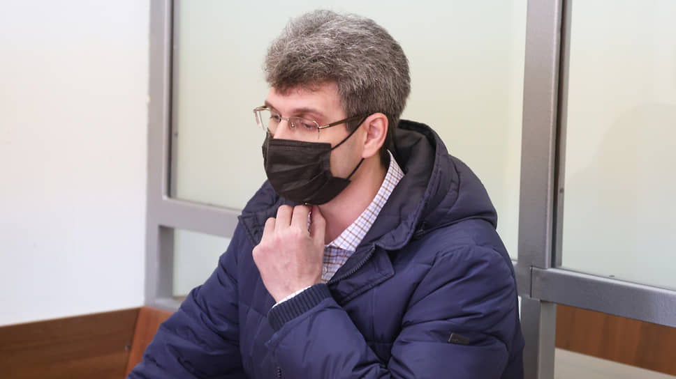Бывший вице-мэр Сергей Егоров признал, что регулярно брал с коммерсантов мзду за работу нелегальных стоянок