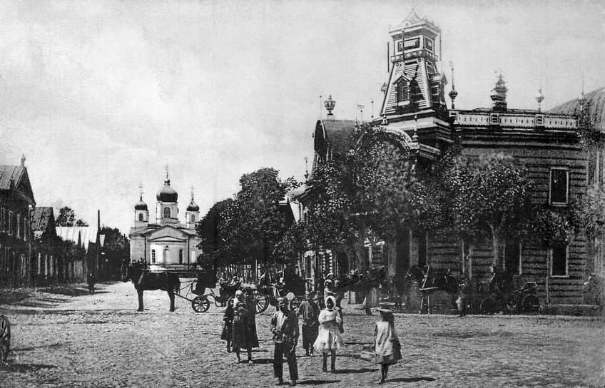 Угол Полевой и Немецкой улиц в XIX веке. Церковь Трех Святителей и главный дом усадьбы Седова