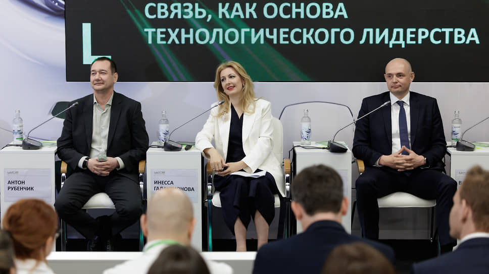 Слева на право: директор по цифровым и информационным технологиям ООО «Сибур» Антон Рубенчик, генеральный директор МТС Инесса Галактионова и генеральный директор ООО «Цифровые технологии и платформы» Валерий Фокин 