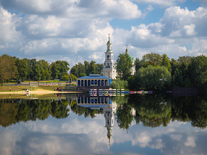 Пляж и лодочную станцию воссоздали по старым советским фотографиям Выксы