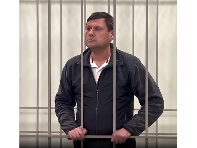 Экс-главе ГИБДД Красноярского края дали 10 лет за торговлю красивыми госномерами