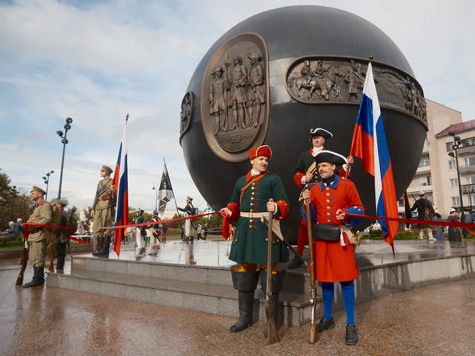 В Омске открыли памятный знак «Держава» на площади Бухгольца
