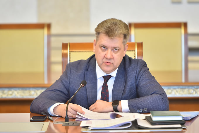 Заместителю председателя новосибирского правительства Виталию Голубенко предстоит защищать в Заксобрании проект бюджета с дефицитом около 45 млрд рублей 