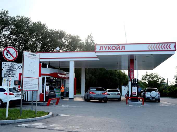 В Прикамье продолжает снижаться стоимость бензина