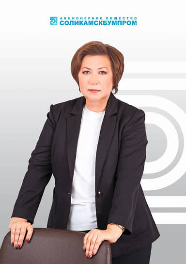 Наталия Ступникова работает на Соликамском бумкомбинате все свою профессиональную карьеру. В 1992 году, после окончания Ленинградского технологического института по специальности «Экономика и управление на предприятии», она пришла на «Соликамскбумпром» инженером по нормированию. В том же году стала бухгалтером, в 1995 году экономистом, в 2002-м — замначальника планового отдела, в 2015-м — директором по экономике и финансам, и наконец в 2023 году возглавила «Соликамскбумпром» в качестве президента. Предприятие обеспечивает около 30% выпуска газетной бумаги в стране. Более 85% произведенной компанией бумаги отгружается на экспорт