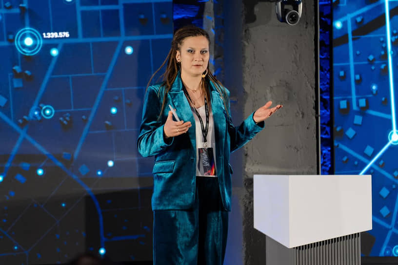 CEO «Юникорн», разработчика платформы для умных домов и зданий Ujin. Светлана Перминова имеет 18-летний опыт в IT и внесла значимый вклад в развитие цифровизации девелопмента и сферы ЖКХ в России. С 2004 по 2015 год госпожа Перминова работала заместителем генерального директора компании «ИнтеллектСтрой». С 2015 года занимает должность директора компании «Юникорн» и продолжает способствовать распространению «умных зданий». С 2018 года компания является резидентом «Сколково»
