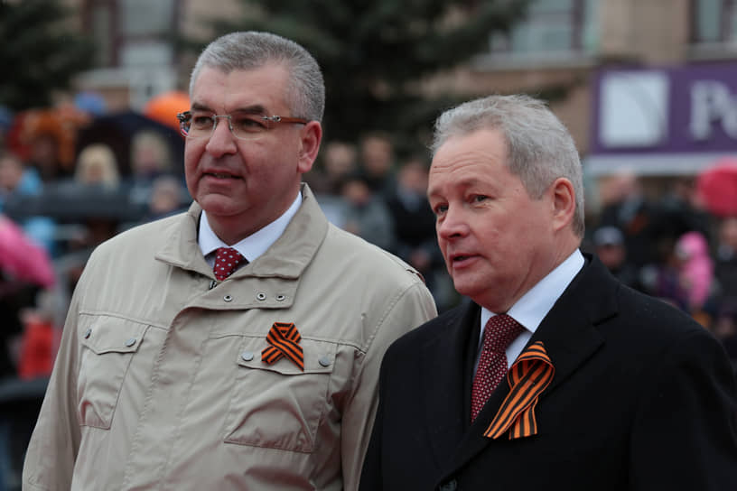 В 2012 году губернатор Пермского края Виктор Басаргин раскритиковал Игоря Сапко из-за несвоевременной уборки снега и увлечения соцсетями. «В твиттере строчить — не снег грести»,— указал господин Басаргин. Господин Сапко в долгу не остался: «С удивлением прочитал фразу губернатора, якобы озвученную на совещании в среду. Лично присутствовал! Не слышал!» 