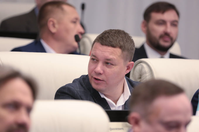В новом созыве полностью обновилась фракция «Новых людей». Алексей Овчинников, в прошлом созыве представляющий партию «Новые люди» в Пермской городской думе, в новом созыве стал депутатом законодательного собрания