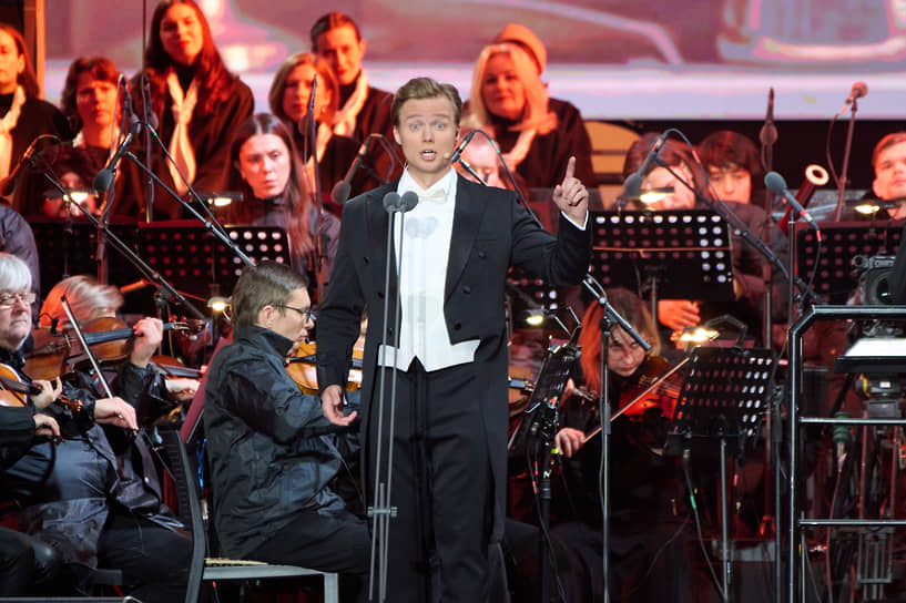 Оперный певец Семен Антаков (баритон) во время выступления