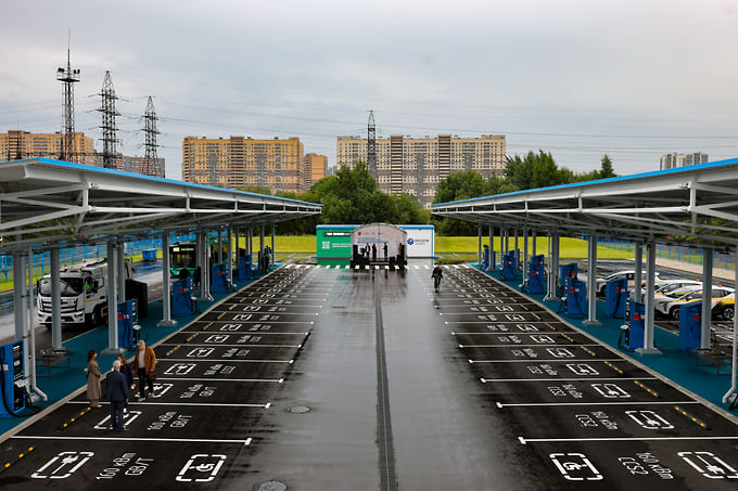 Мощность зарядных портов составляет от 160 до 240 кВт 