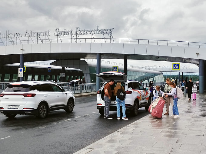В Пулково задержали более 50 рейсов после ограничений из-за атаки БПЛА