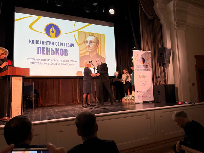 Диплом корреспонденту вручила депутат городского парламента Марина Шишкина