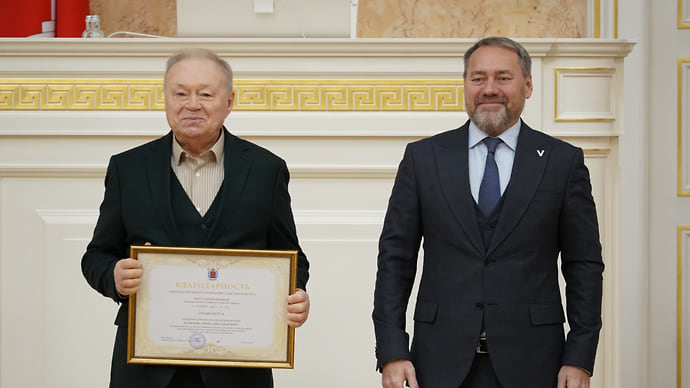 Народному артисту Юрию Кузнецову вручили благодарность Заксобрания Петербурга