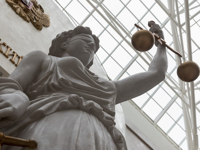 Экс-судью Новгородского районного суда приговорили к шести годам колонии за взятку