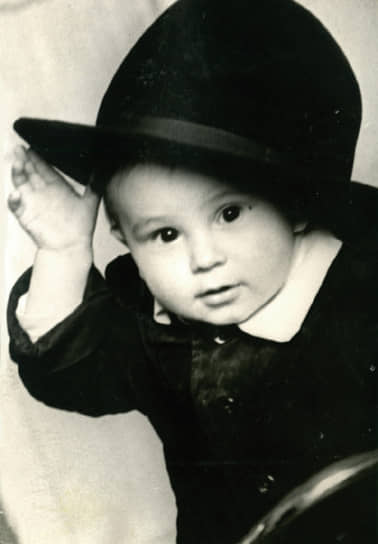 Алексей Балабанов родился 25 февраля 1959 года в Свердловске (ныне Екатеринбург). О раннем детстве Балабанов в интервью говорил общими фразами, рисуя образ «свободного мальчика», о годах старше он вспоминал более охотно. Свое детство уже школьного возраста он описывал довольно хулиганскими красками: «Я рос хулиганом, много стрелял из рогатки. Делал “бомбы” и подкладывал в урны... Играл в карты». Любовь к химии из школьных наборов «Юный химик» также проявлялась своеобразно: он любил смешивать составы и устраивать взрывы
