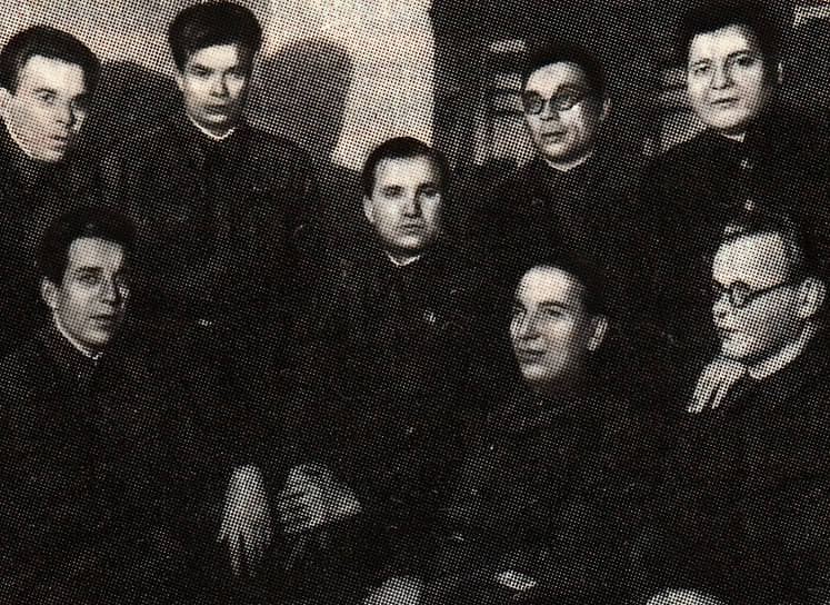В 1962 году вышла замуж за одноклассника Всеволода Вербицкого, отец которого также был арестован по Ленинградскому делу. Фамилию мужа взяла, но в документах долго значилась двойная — Бубнова-Вербицкая. На фото: отец Всеволода Вербицкого Александр Вербицкий, 3-й секретарь Ленинградского горкома ВКП(б), в верхнем ряду справа вместе с другими участниками Ленинградского дела