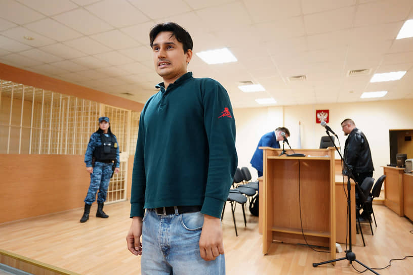Депутат Заксобрания Ленобласти, лидер фракции КПРФ Иван Апостолевский в зале заседаний Смольнинского районного суда 